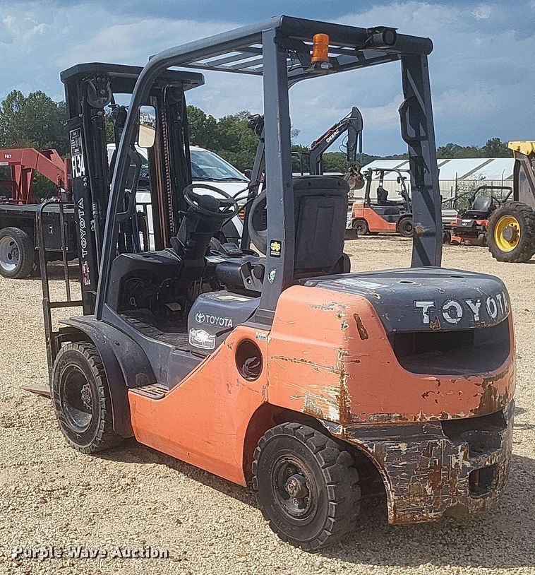 image for item DQ3677 Toyota  8FDU25 forklift