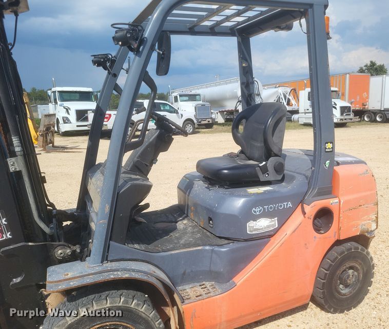 image for item DQ3677 Toyota  8FDU25 forklift