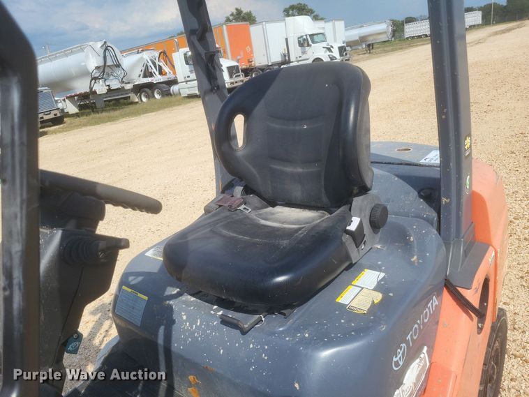 image for item DQ3677 Toyota  8FDU25 forklift