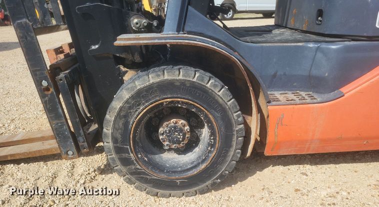 image for item DQ3677 Toyota  8FDU25 forklift