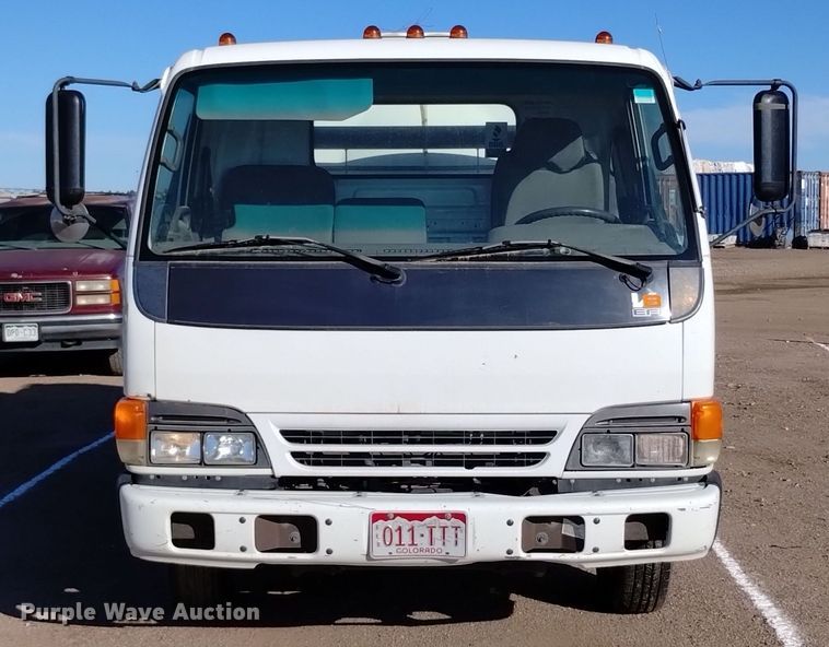 image for item DQ6172 2002 Isuzu  NPR flatbed truck