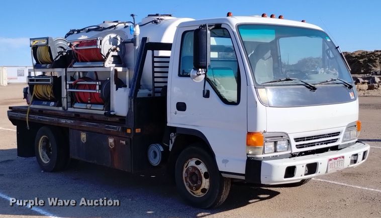 image for item DQ6172 2002 Isuzu  NPR flatbed truck