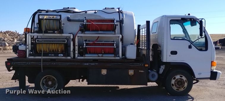 image for item DQ6172 2002 Isuzu  NPR flatbed truck