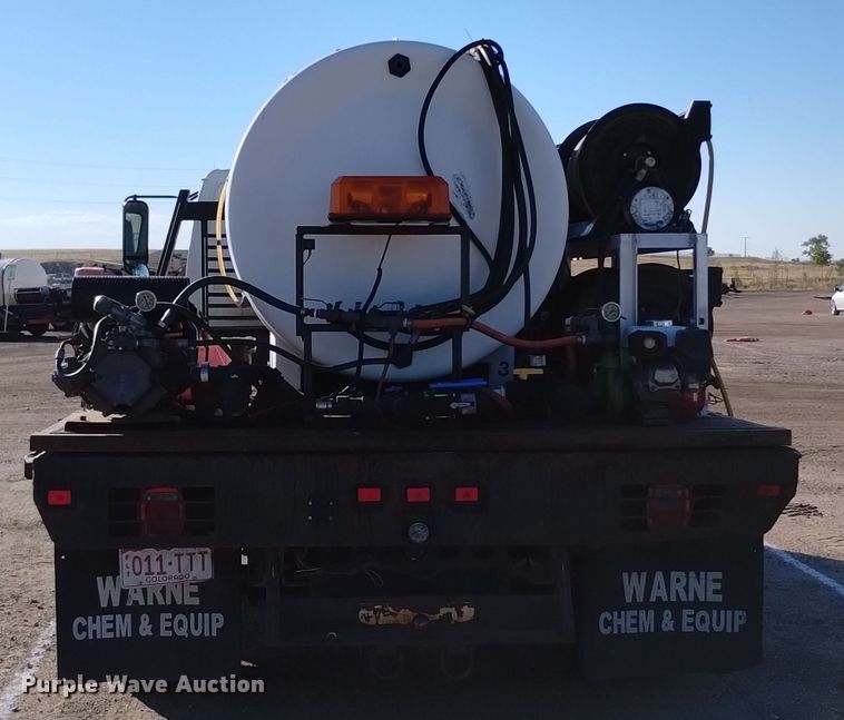 image for item DQ6172 2002 Isuzu  NPR flatbed truck