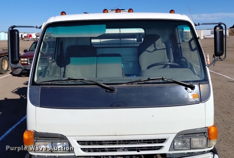 image for item DQ6172 2002 Isuzu  NPR flatbed truck