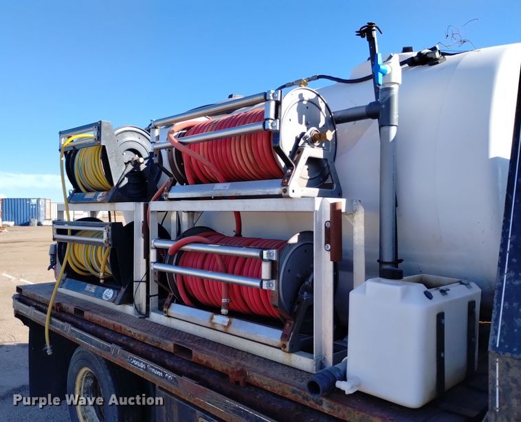 image for item DQ6172 2002 Isuzu  NPR flatbed truck