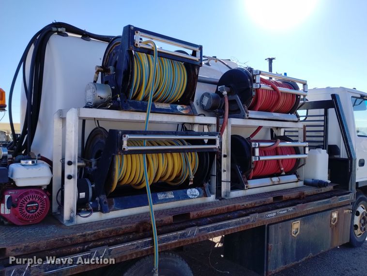 image for item DQ6172 2002 Isuzu  NPR flatbed truck