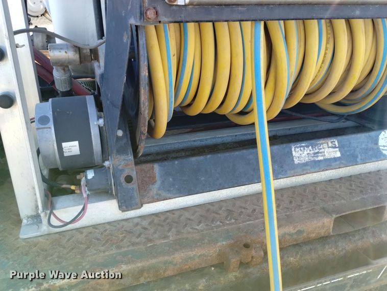 image for item DQ6172 2002 Isuzu  NPR flatbed truck