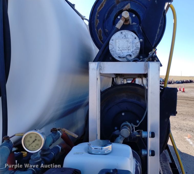 image for item DQ6172 2002 Isuzu  NPR flatbed truck