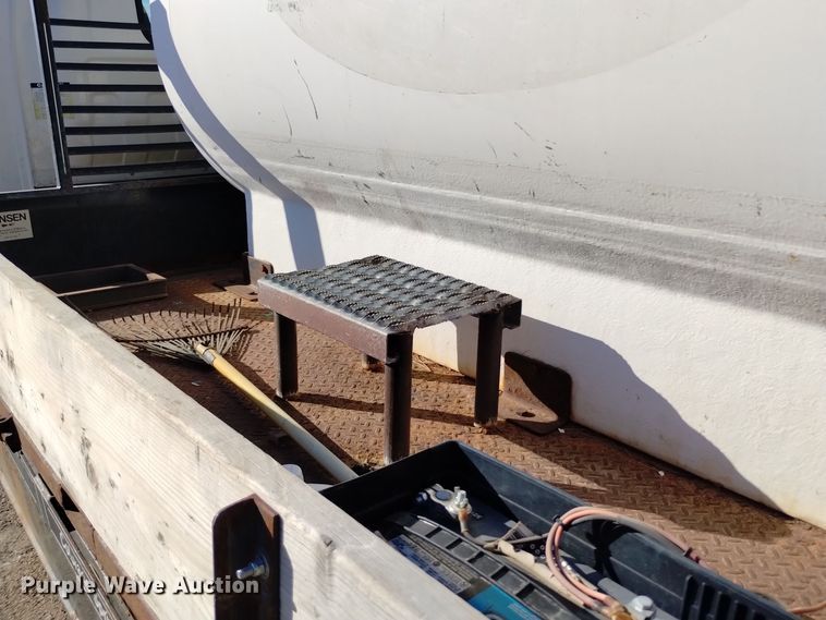 image for item DQ6172 2002 Isuzu  NPR flatbed truck