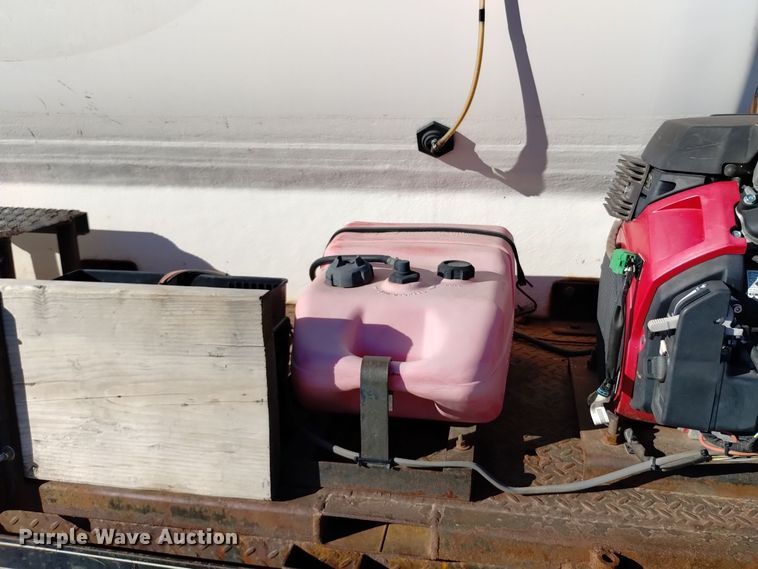 image for item DQ6172 2002 Isuzu  NPR flatbed truck