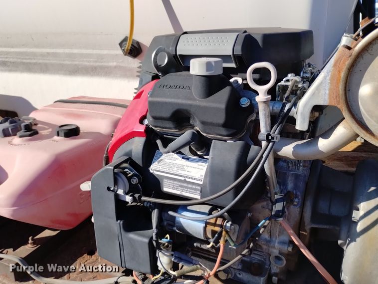 image for item DQ6172 2002 Isuzu  NPR flatbed truck