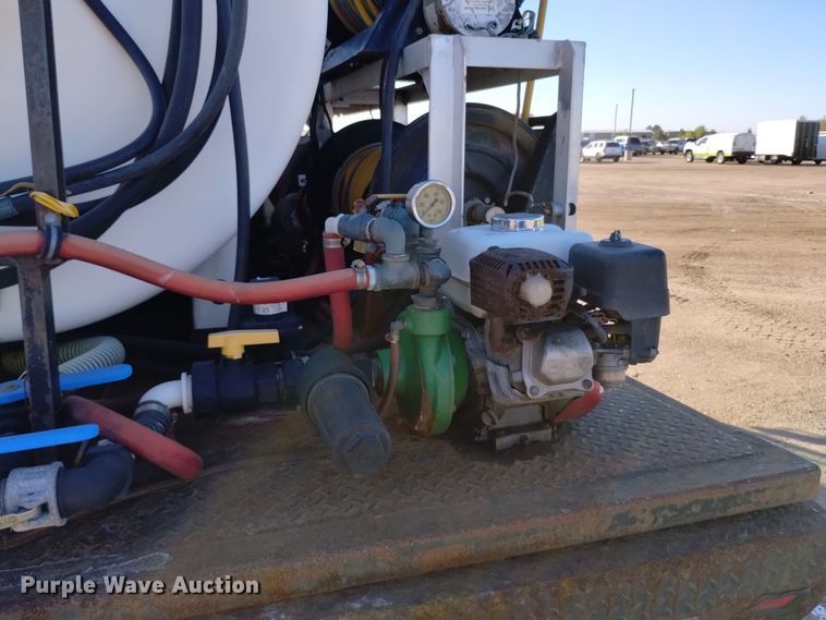 image for item DQ6172 2002 Isuzu  NPR flatbed truck