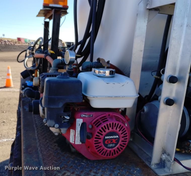 image for item DQ6172 2002 Isuzu  NPR flatbed truck