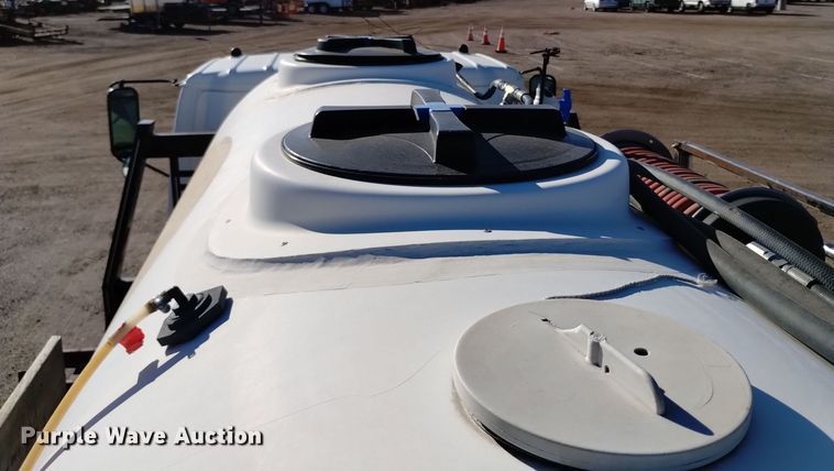 image for item DQ6172 2002 Isuzu  NPR flatbed truck