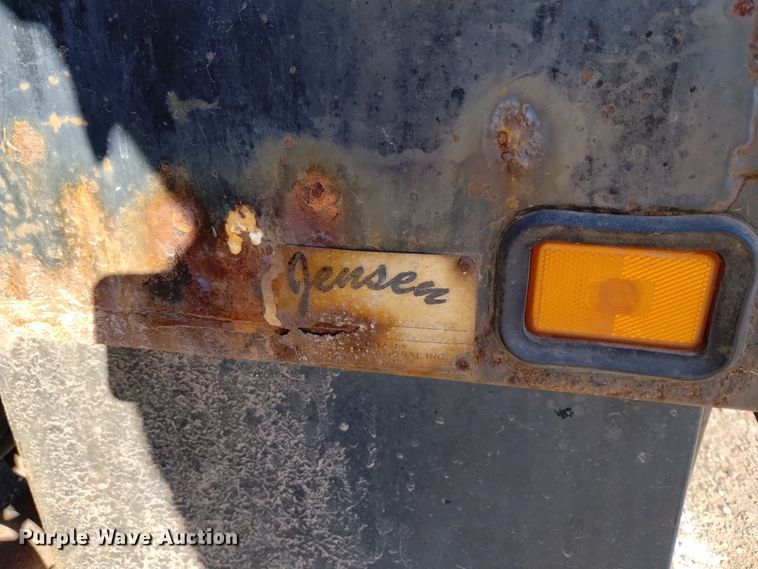 image for item DQ6172 2002 Isuzu  NPR flatbed truck