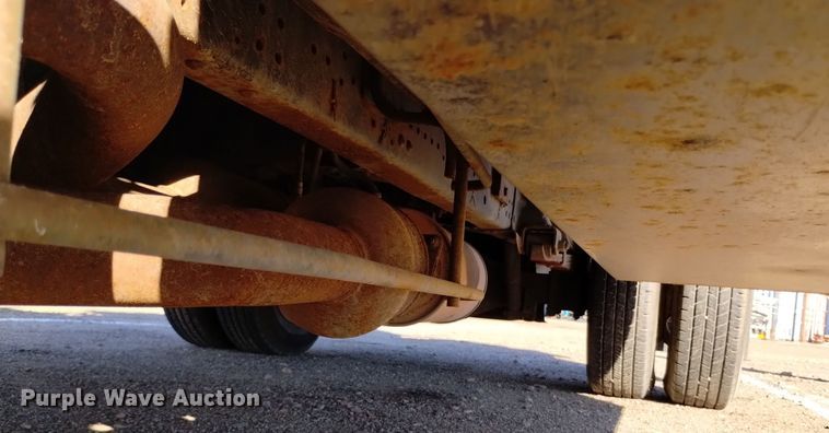 image for item DQ6172 2002 Isuzu  NPR flatbed truck