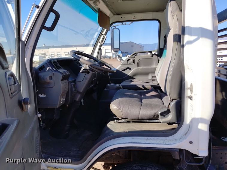 image for item DQ6172 2002 Isuzu  NPR flatbed truck