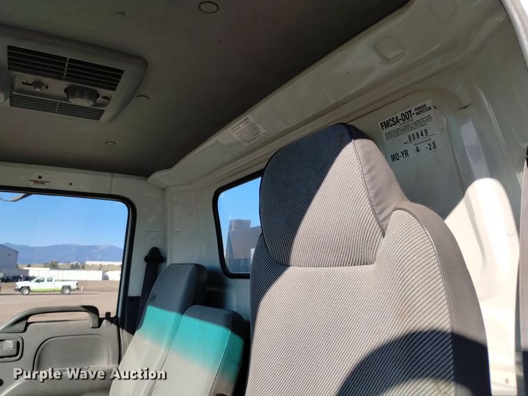 image for item DQ6172 2002 Isuzu  NPR flatbed truck