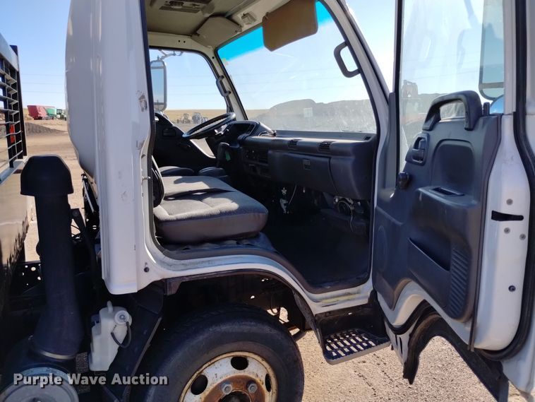 image for item DQ6172 2002 Isuzu  NPR flatbed truck