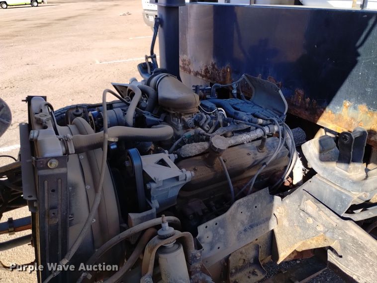 image for item DQ6172 2002 Isuzu  NPR flatbed truck