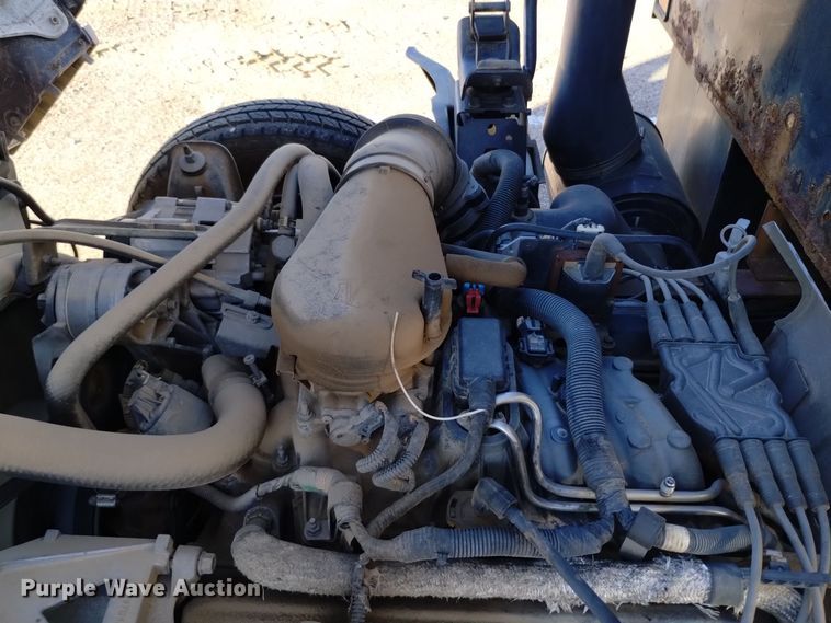 image for item DQ6172 2002 Isuzu  NPR flatbed truck