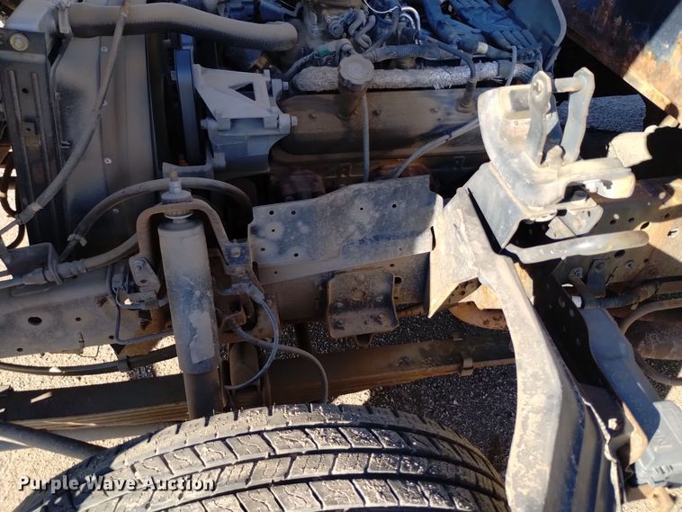 image for item DQ6172 2002 Isuzu  NPR flatbed truck