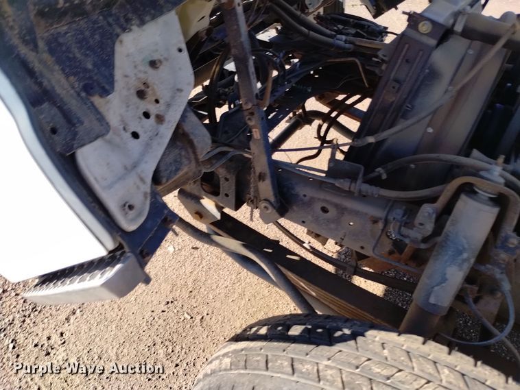 image for item DQ6172 2002 Isuzu  NPR flatbed truck