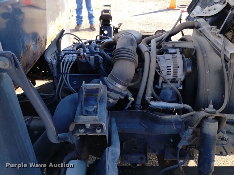 image for item DQ6172 2002 Isuzu  NPR flatbed truck