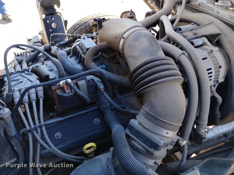 image for item DQ6172 2002 Isuzu  NPR flatbed truck