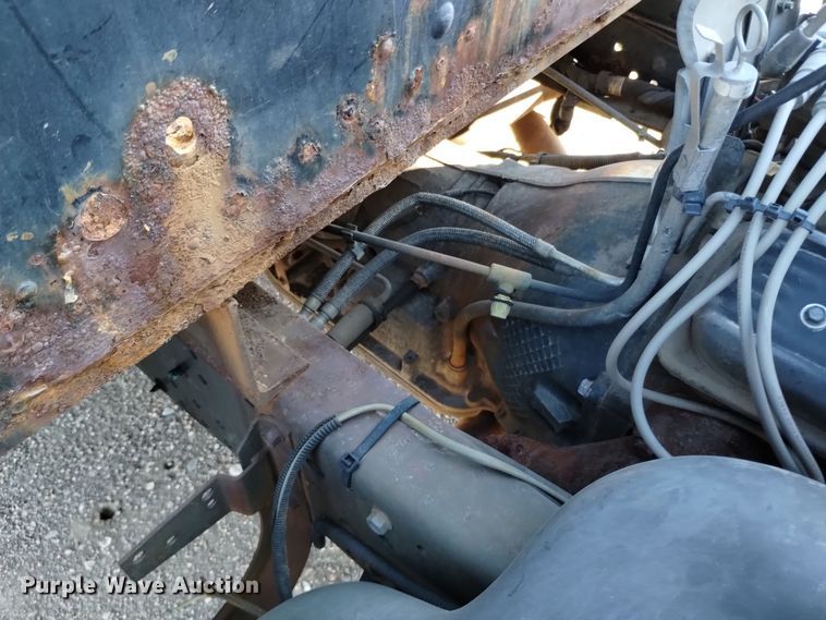 image for item DQ6172 2002 Isuzu  NPR flatbed truck