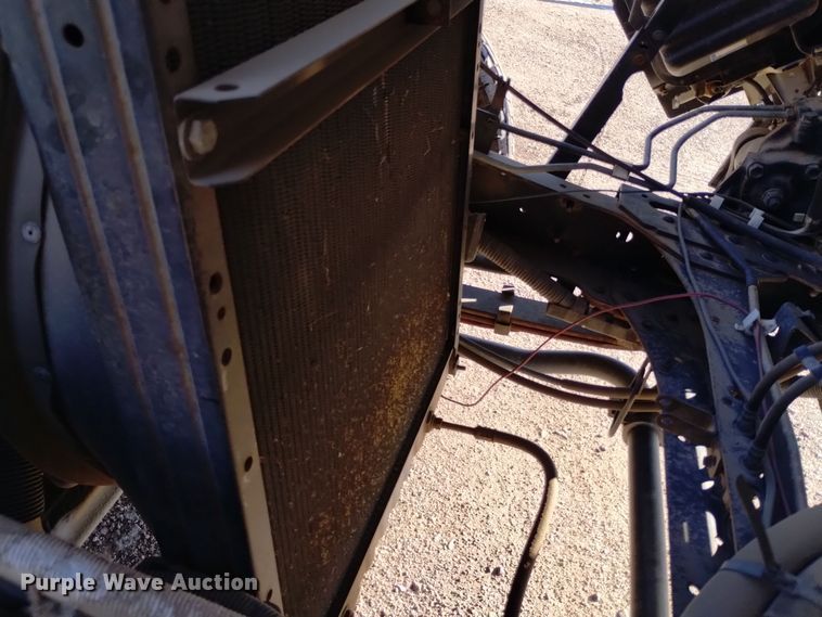 image for item DQ6172 2002 Isuzu  NPR flatbed truck