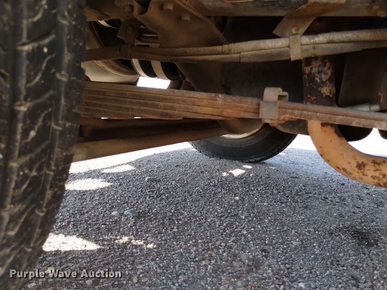 image for item DQ6172 2002 Isuzu  NPR flatbed truck