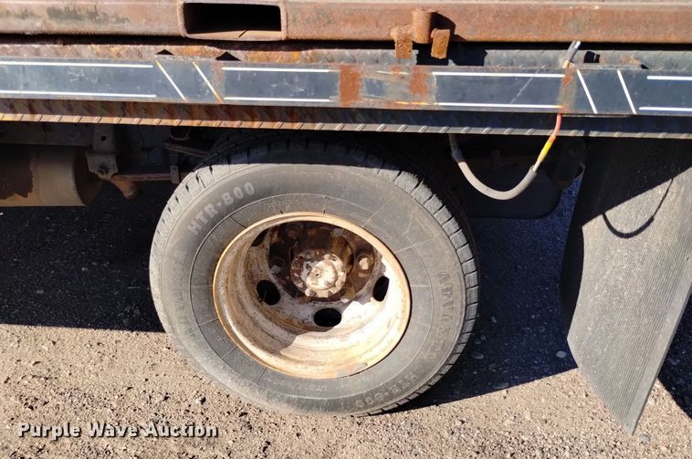 image for item DQ6172 2002 Isuzu  NPR flatbed truck