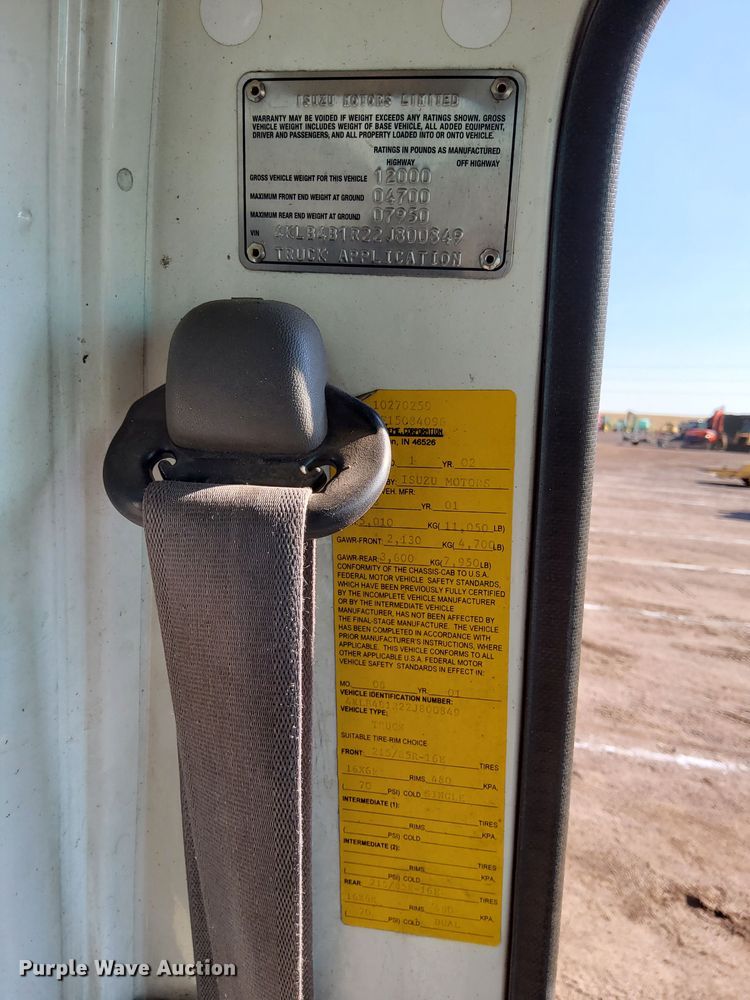 image for item DQ6172 2002 Isuzu  NPR flatbed truck