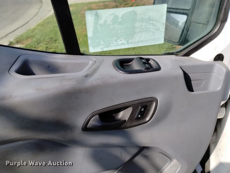 image for item DQ6176 2017 Ford Transit 150 van