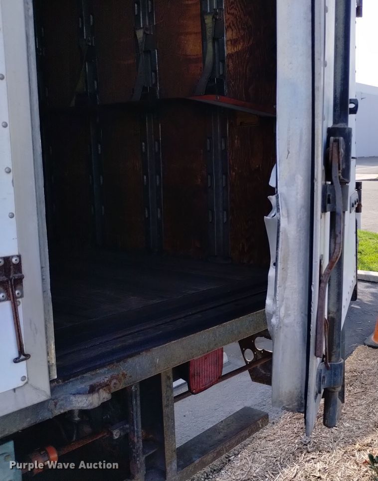 image for item DQ6177 2018 Chevrolet Silverado 3500HD  box truck