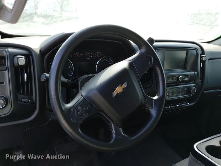 image for item DQ6177 2018 Chevrolet Silverado 3500HD  box truck