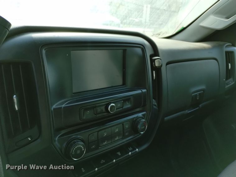 image for item DQ6177 2018 Chevrolet Silverado 3500HD  box truck