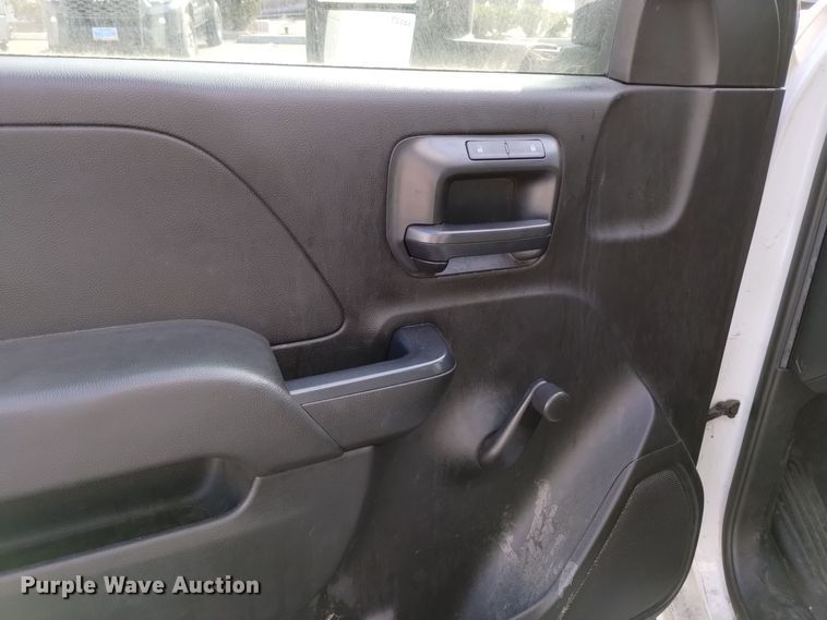 image for item DQ6177 2018 Chevrolet Silverado 3500HD  box truck