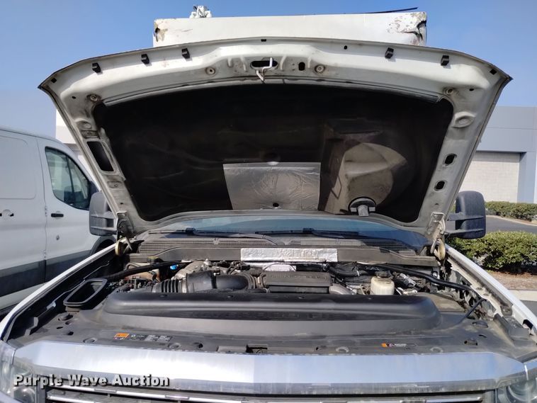 image for item DQ6177 2018 Chevrolet Silverado 3500HD  box truck