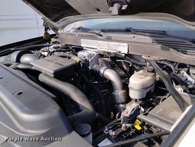 image for item DQ6177 2018 Chevrolet Silverado 3500HD  box truck