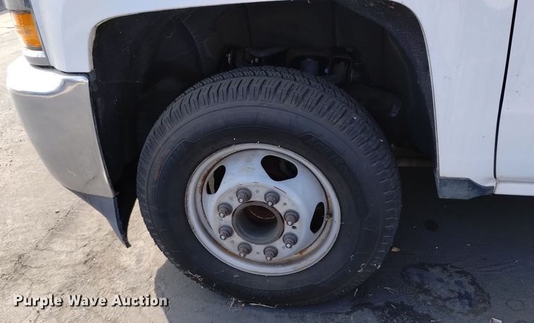 image for item DQ6177 2018 Chevrolet Silverado 3500HD  box truck