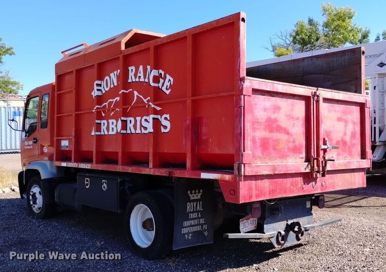 image for item DQ6182 1998 GMC T5500 chipper truck