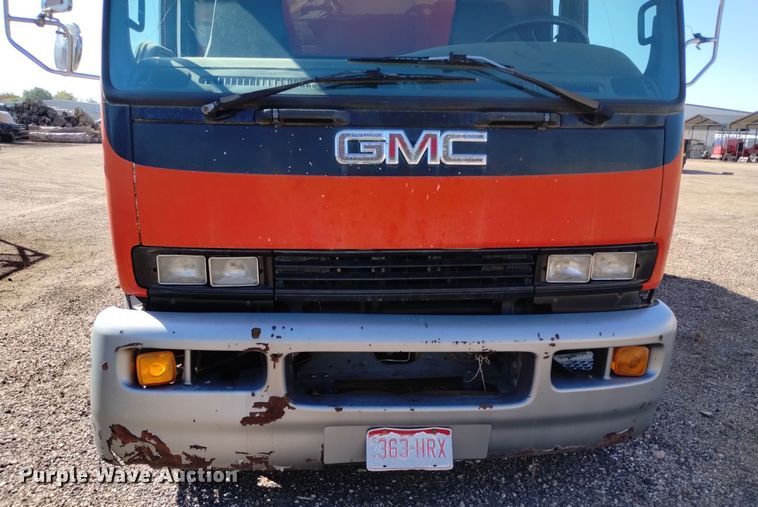 image for item DQ6182 1998 GMC T5500 chipper truck