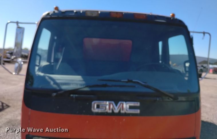 image for item DQ6182 1998 GMC T5500 chipper truck