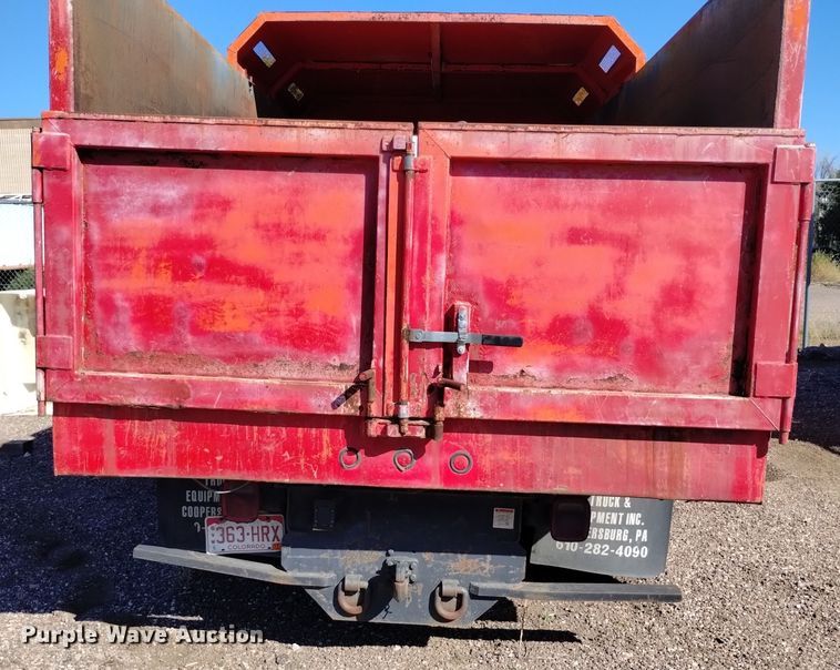 image for item DQ6182 1998 GMC T5500 chipper truck