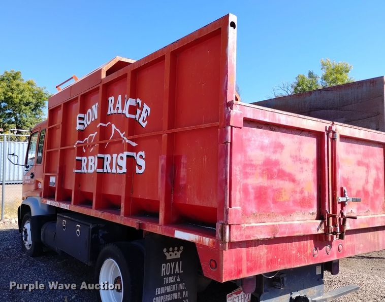 image for item DQ6182 1998 GMC T5500 chipper truck