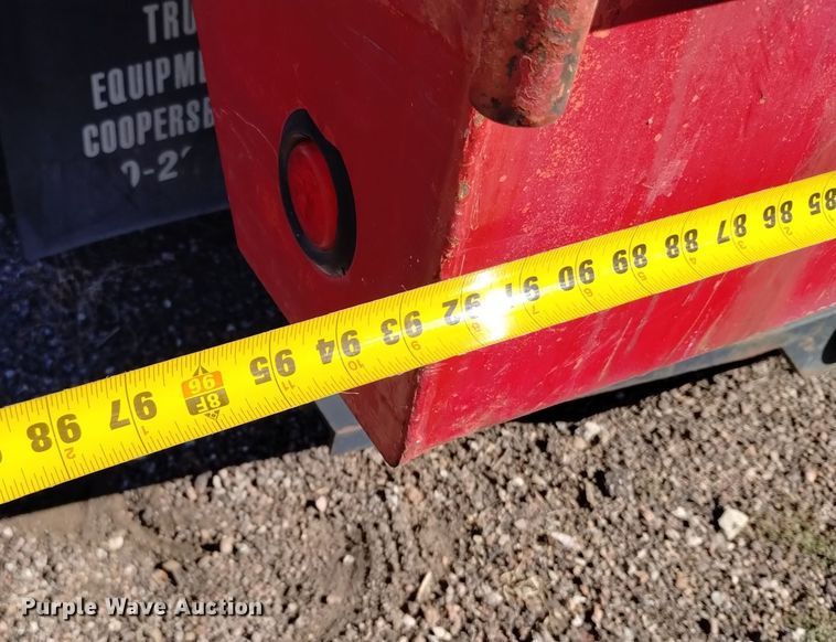 image for item DQ6182 1998 GMC T5500 chipper truck