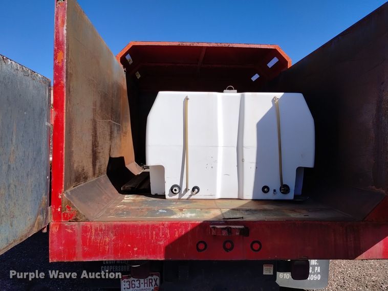 image for item DQ6182 1998 GMC T5500 chipper truck